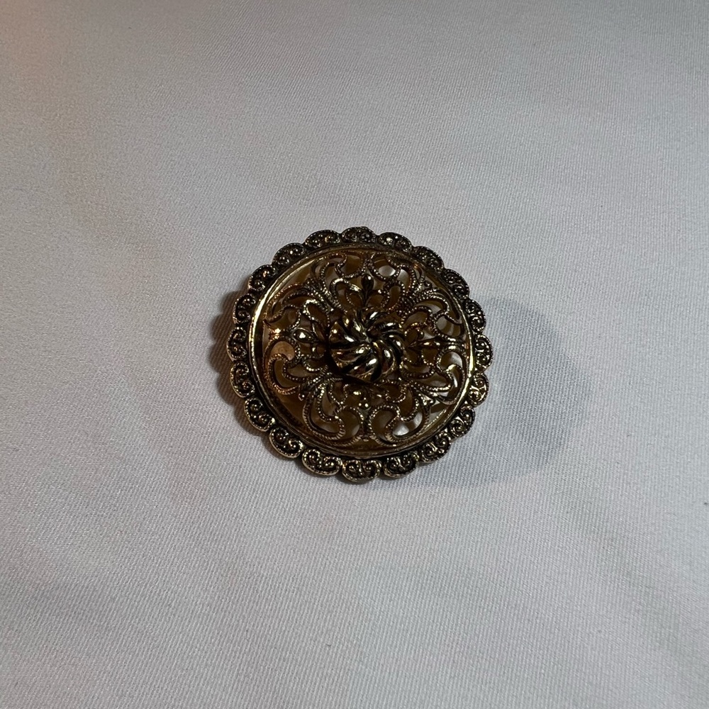 Golden Brooch - Picture 1 of 5